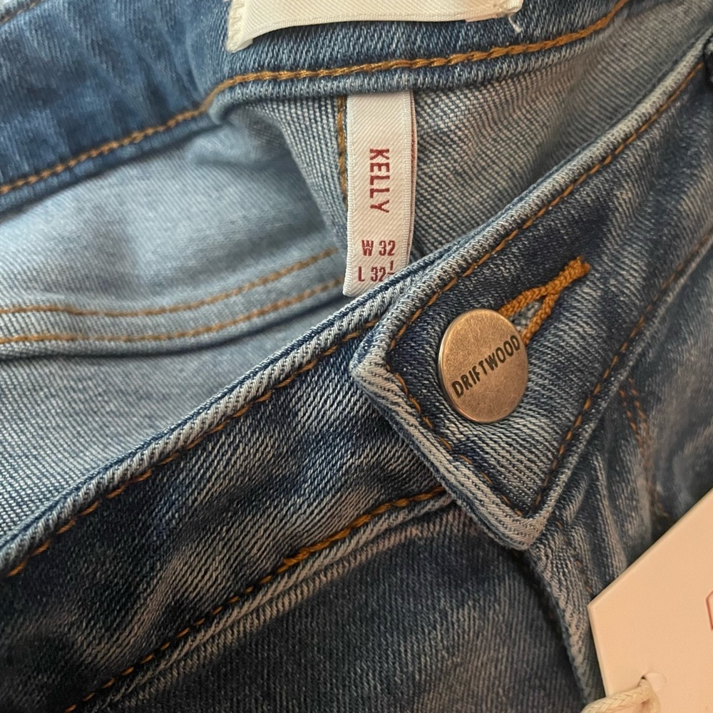NWT Kelly Floral Embroidery Bootcut Jeans - Picture 3 of 6